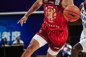 九游官方深圳男篮迎法甲关键赛，集结日主帅复盘，压力陡增，细节决定成败的简单介绍