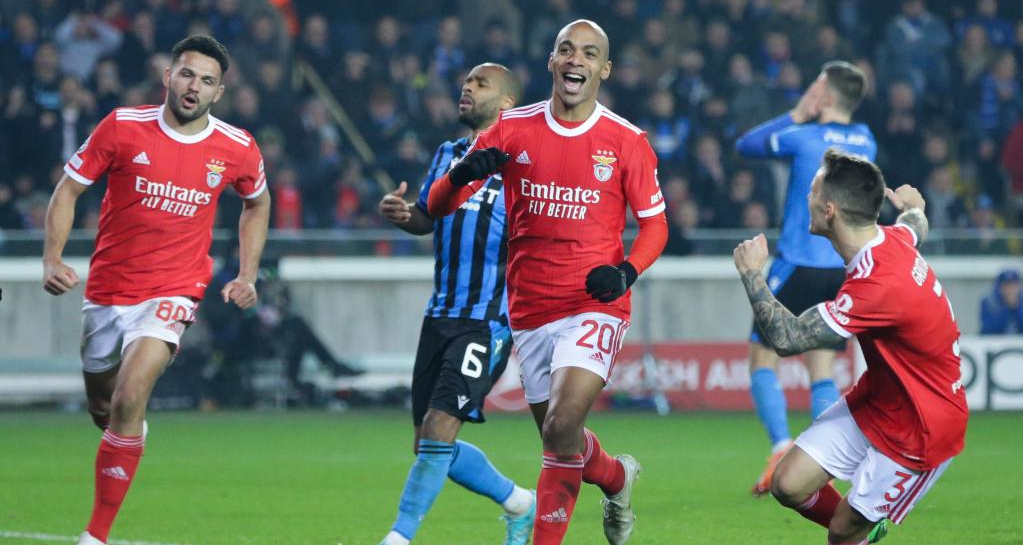 关于集结日本菲卡调整名单以备NBA常规赛；主帅复盘环节打磨；气氛紧张；赛季目标并未改变的信息